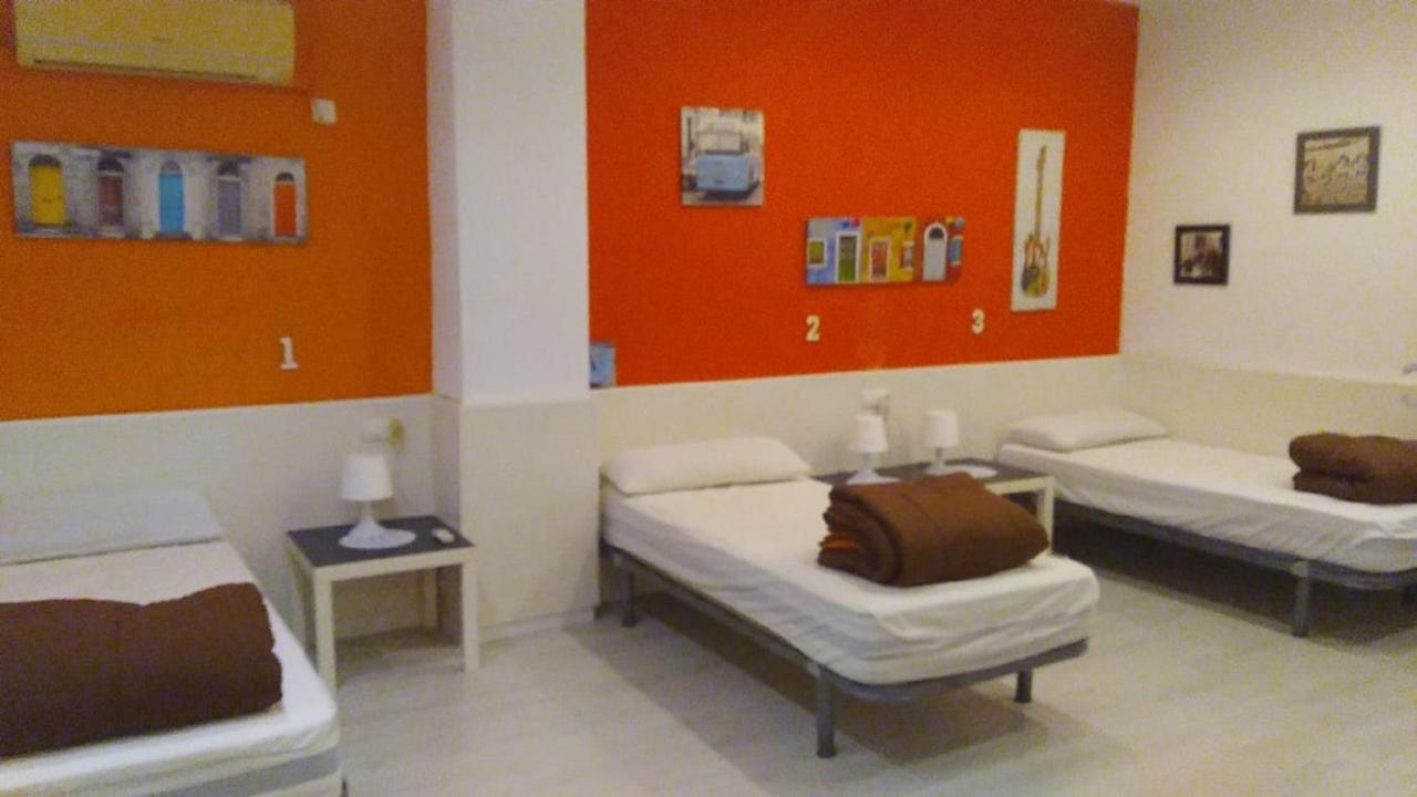Einzelbett im Schlafsaal mit 6 Betten
